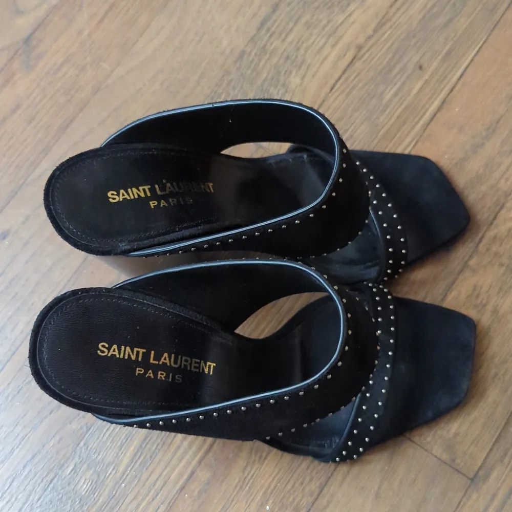 Shoe - Picture 2 of 5